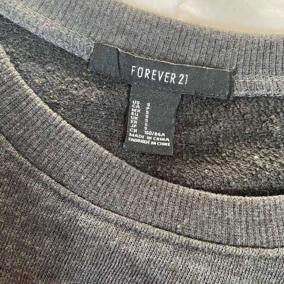 Sweater with sequined lips - Picture 3 of 3